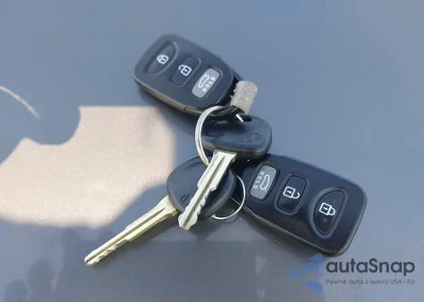 2013 Hyundai Elantra Gls from USA, damaged, VIN 5NPDH4AE8DH336189